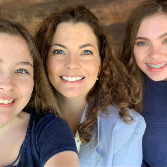 Welcome to my closet! - Picture 5 of 9